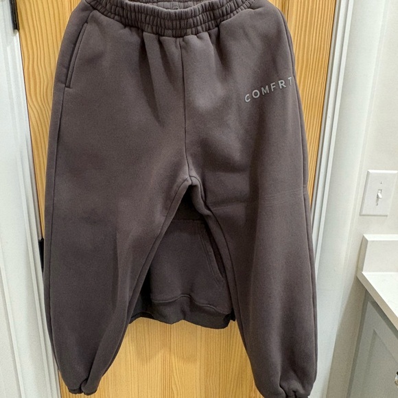 Comfrt Hoodie and Sweatpants Set - Unisex Large - Picture 4 of 6